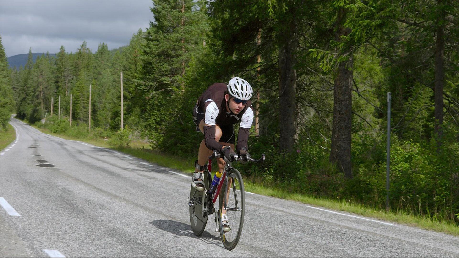 当球员抱头叹息时，他们的主教练也许也在更衣室里做着同样的动作